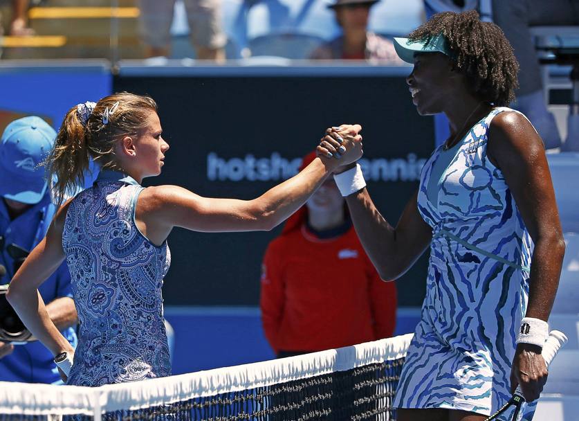 Stretta di mano finale tra Camilla e Venus (Reuters)